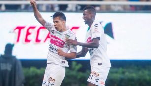 Jugadores de Chiapas festejan un gol al Rebaño