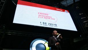 Higuera durante la presentación de Chivas TV