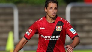 Chicharito en acción con el Bayer Leverkusen