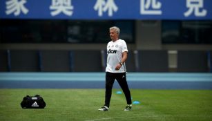 José Mourinho en un entrenamiento de Manchester United