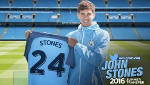  John Stones ya porta la camiseta del Manchester City