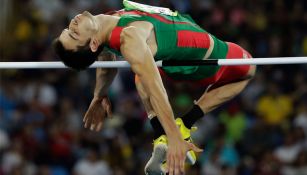 Edgar Rivera, compitiendo en salto de altura masculino en Río 2016