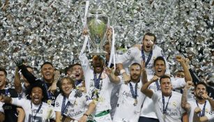Sergio Ramos levanta trofeo de Campeón de Champions League