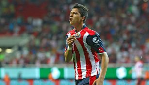 Zaldívar celebra un gol con las Chivas