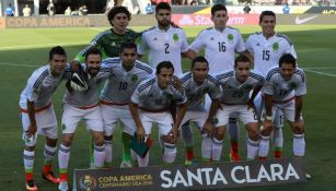 La Selección Mexicana posa para la foto en un partido de CA