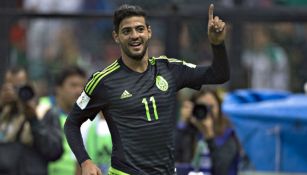 Carlos Vela festeja gol en juego del Tri 