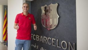 Cillessen posa en las instalaciones del Barcelona