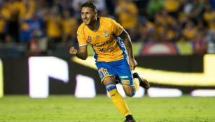 Ismael Sosa festeja el gol contra Veracruz