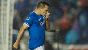 Chaco besa el escudo de Cruz Azul tras una anotación