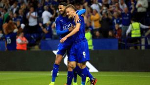 Vardy celebra un gol del Leicester con Mahrez