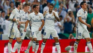 Los jugadores del Real Madrid celebrando un gol