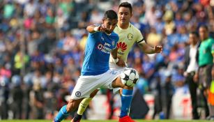 Benítez y Mares durante el Clásico Joven