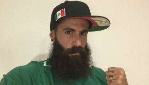 Marc Crosas posa con gorra de México