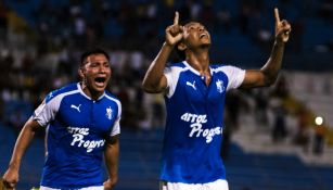 Los jugadores del Honduras Progreso festejan el gol del triunfo