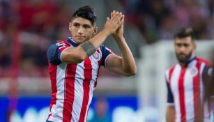 Pulido aplaude una jugada en uno de sus primeros juegos con Chivas