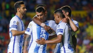 Jugadores de Pachuca celebran un gol frente a Morelia en el A2016