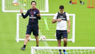 Unai Emery en un entrenamiento con Ben Arfa