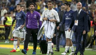 Cristiano Ronaldo abandona la cancha tras finalizar el duelo