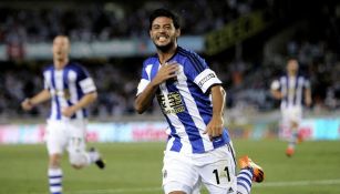 Carlos Vela celebra un gol con la Real Sociedad