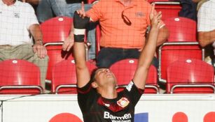 Hernández agradece al cielo tras anotar uno de sus tres goles frente al Mainz