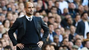 Pep Guardiola observa a su equipo durante el juego contra el Tottenham