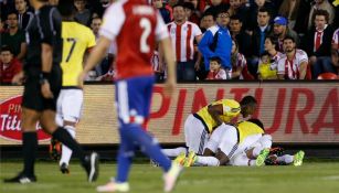 Cardona y sus compañeros celebran el gol agónico de Colombia frente a Paraguay
