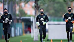 Los tres porteros de América entrenan con las máscaras de rendimiento