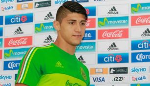 Alan Pulido en conferencia de prensa con el Tri