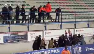 Los tres policías encubiertos durante la pelea con los hooligans