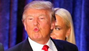 Donald Tump lanza un beso a la gente