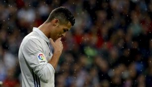 Cristiano Ronaldo pensativo en un partido del Real Madrid