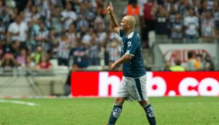 Humberto Suazo festeja en su juego de homenaje con Monterrey