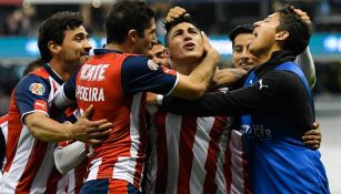 Alan Pulido celebra su anotación contra América