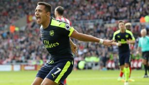 Alexis Sánchez celebra doblete en el partido contra el Sunderland