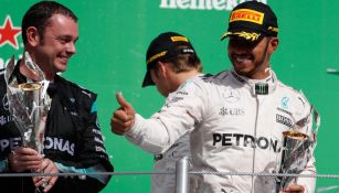 Lewis Hamilton celebra su triunfo en México