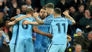 Los jugadores del Manchester City celebran uno de los goles anotados frente al Barcelona en Champions