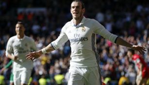 Bale celebra una anotación en el Santiago Bernabéu