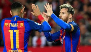 Lionel Messi celebra su gol 500 con Neymar