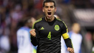 Rafa Márquez celebrando gol de la victoria