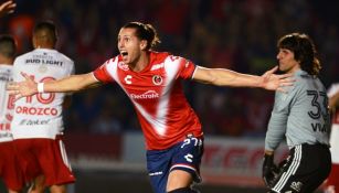 Vuletich corre tras marcar entre la decepción de Xolos