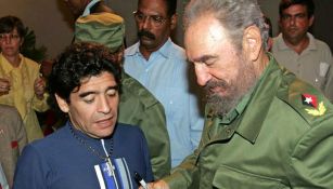 Fidel Castro y Diego Armando Maradona dialogan 