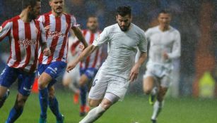 Nacho controla el balón en el partido frente al Gijón