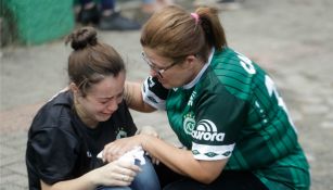 Aficionados del Chapecoense lamentan la tragedia de su club 