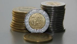 Monedas de cinco y diez pesos