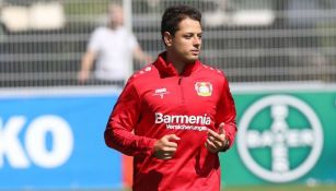 Chicharito durante un entrenamiento con el Bayer Leverkusen