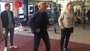 Paco Jémez recorre instalaciones de Cruz Azul