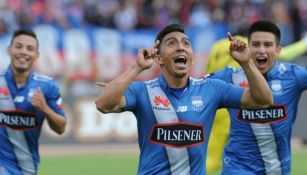 Ángel Mena celebra un gol con Emelec