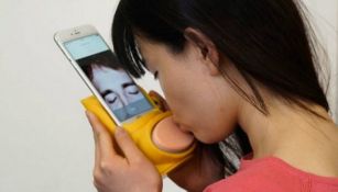 Kissenger estimula tus labios tanto como un beso real 