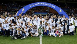 Los jugadores del Real Madrid celebrando el título de Champions League