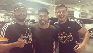 Oribe Peralta se toma la foto con los aficionados tigres